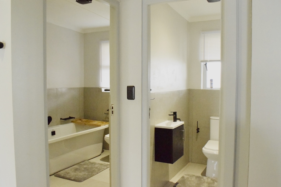 5 Bedroom Property for Sale in Struisbaai Western Cape